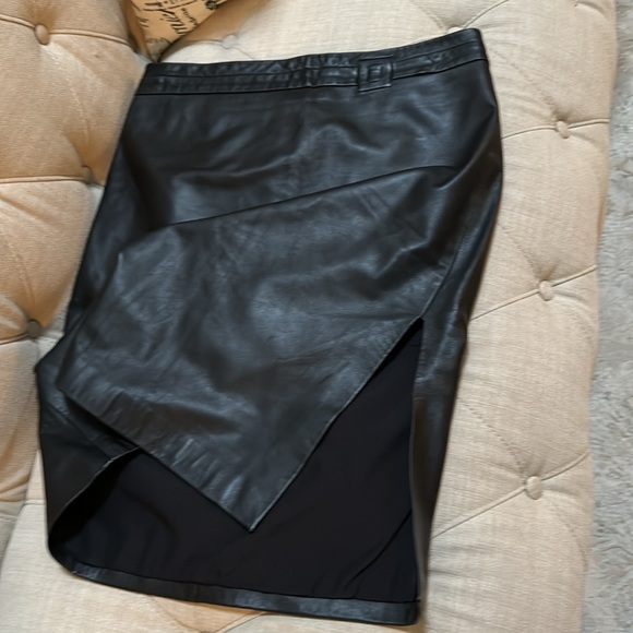 Armani Collezioni leather skirt black size 10 - Picture 4 of 8